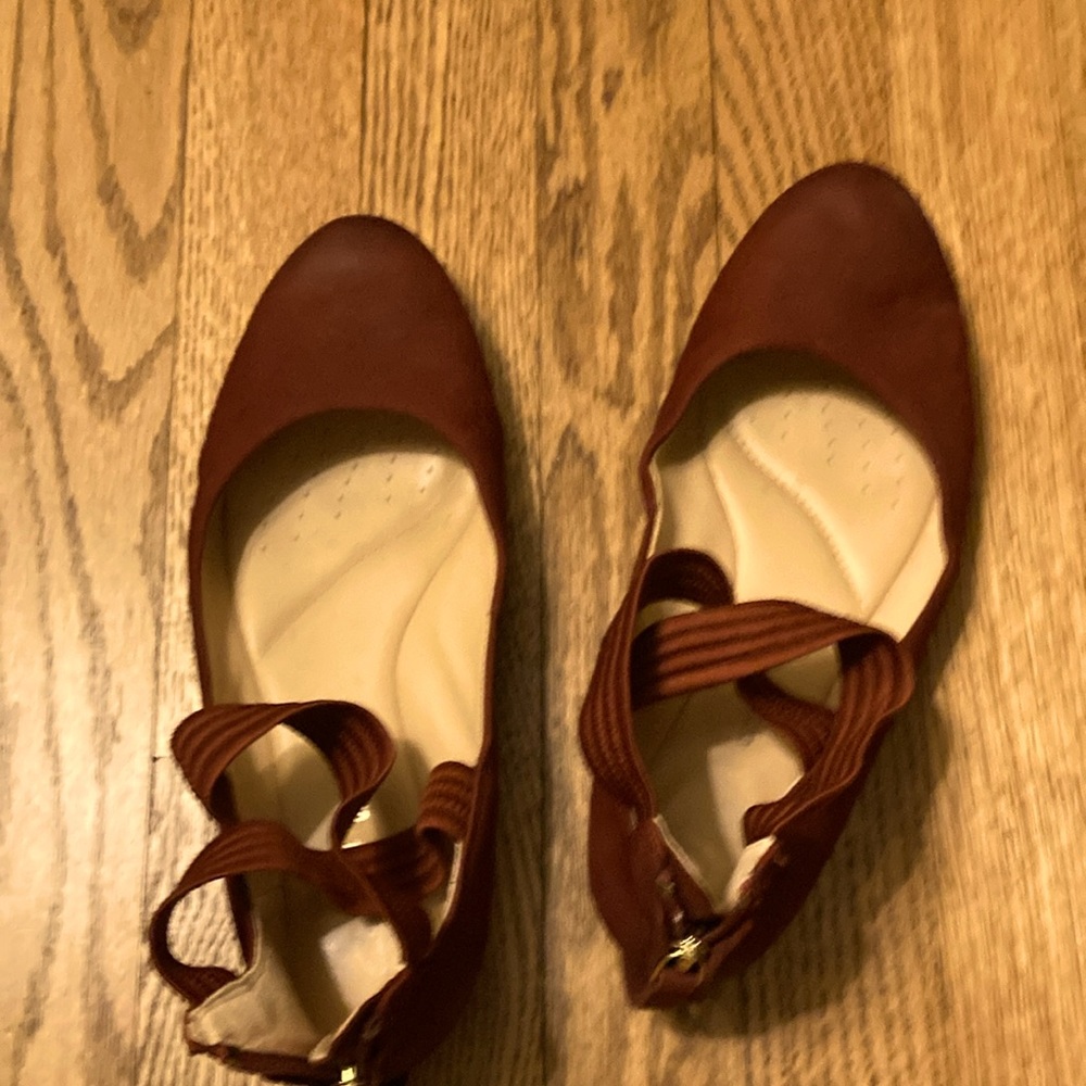 Clarks red ballerina flats size 7 in good condition. Worn a few times.